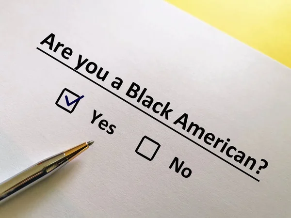 Una Persona Está Respondiendo Pregunta Sobre Sus Razas Negro Americano — Foto de Stock