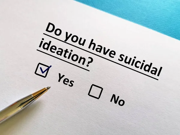 Una Persona Risponde Alla Domanda Idea Suicida — Foto Stock
