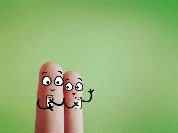 Dois Dedos São Decorados Como Duas Pessoas Eles Estão Bebendo — Fotografia de Stock
