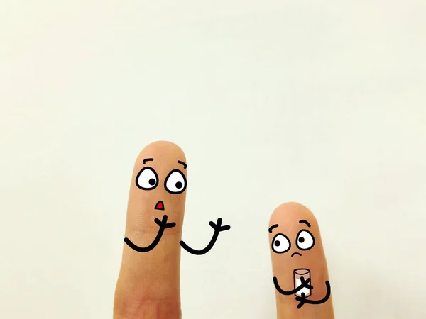 Dois Dedos São Decorados Como Duas Pessoas Estão Beber Leite — Fotografia de Stock