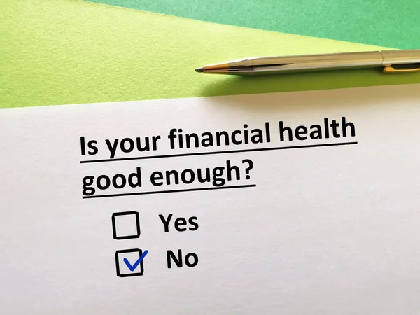 Una Persona Está Respondiendo Pregunta Cree Que Salud Financiera Suficientemente — Foto de Stock