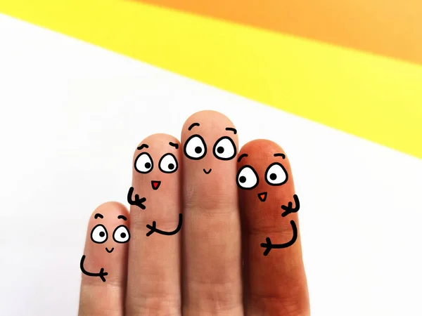 Четыре Пальца Украшены Четыре Человека Другой Цвет Кожи Хорошие Отношения — стоковое фото