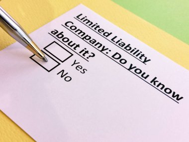 Sınırlı mesuliyet şirketi hakkında bir kişi soru cevaplıyor..