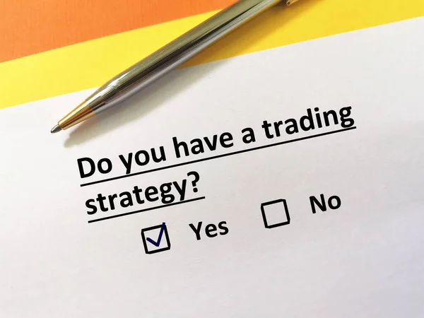 Una Persona Sta Rispondendo Alla Domanda Sul Trading Una Strategia — Foto Stock