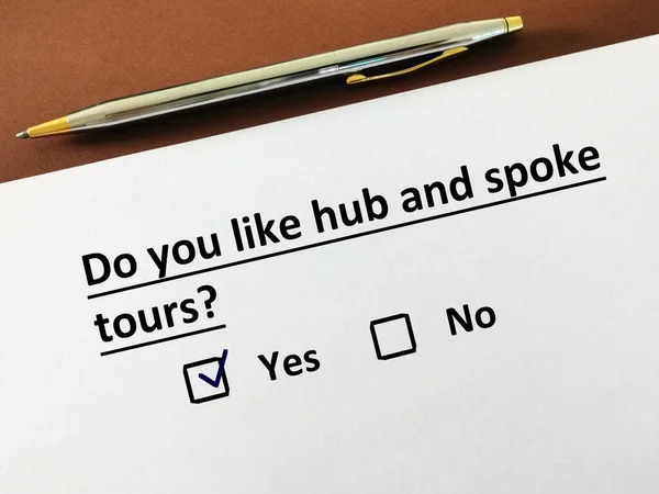 Una Persona Está Respondiendo Pregunta Sobre Turismo Sabe Sobre Hub — Foto de Stock