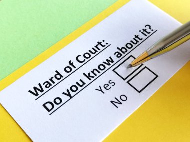 Mahkemenin vesayeti ile ilgili soruya bir kişi cevap veriyor..