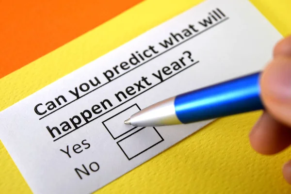 Una Persona Está Respondiendo Pregunta Sobre Predicción Para Próximo Año — Foto de Stock