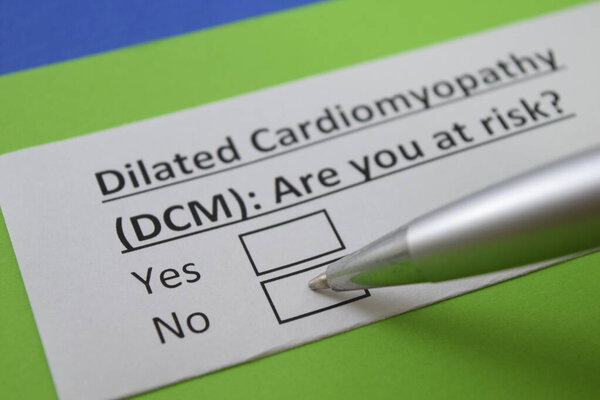 Один палец отвечает на вопрос о дилатационной кардиомиопатии.