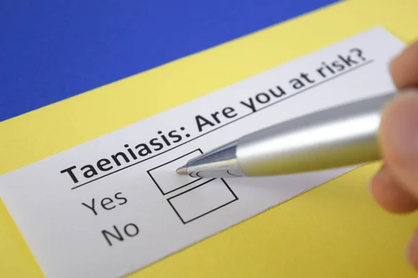 Una Persona Responde Una Pregunta Sobre Taeniasis — Foto de Stock