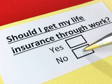 Bir kişi hayat sigortası sorusuna cevap veriyor..