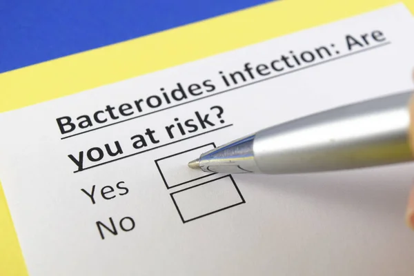 Jedna Osoba Odpowiada Pytanie Infekcję Bakteroidami — Zdjęcie stockowe