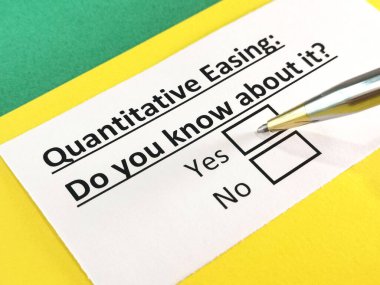 Bir kişi niceliksel kolaylıkla ilgili soruya cevap veriyor.