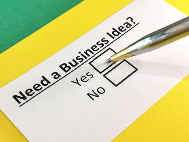 Bir kişi iş fikriyle ilgili soruya cevap veriyor..