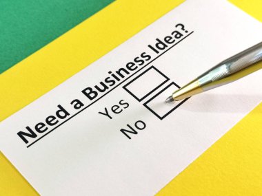 Bir kişi iş fikriyle ilgili soruya cevap veriyor..