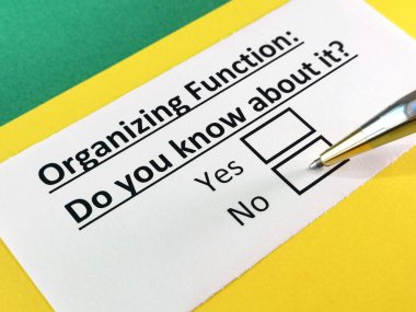 Bir kişi işlev düzenleme ile ilgili soruya cevap veriyor.