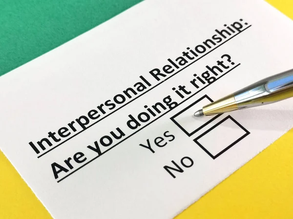 Una Persona Está Respondiendo Pregunta Sobre Relación Interpersonal — Foto de Stock