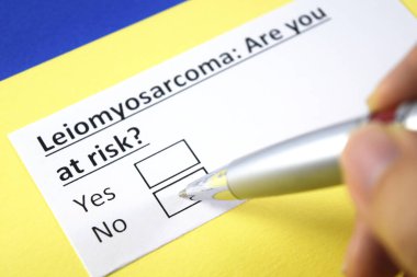 Bir kişi leyomiyosarkom ile ilgili soruya cevap veriyor..