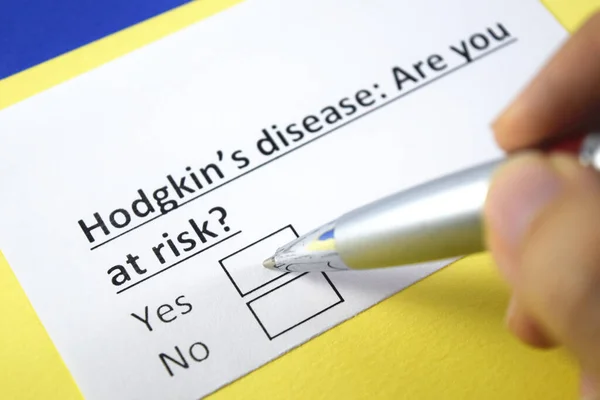 Una Persona Está Respondiendo Una Pregunta Sobre Enfermedad Hodgkin — Foto de Stock