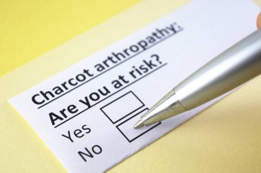 Bir kişi charcot artropatisi ile ilgili soruya cevap veriyor..