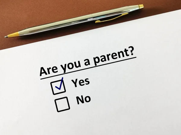 Egy Ember Válaszol Szülői Neveléssel Kapcsolatos Kérdésre Egy Szülő — Stock Fotó