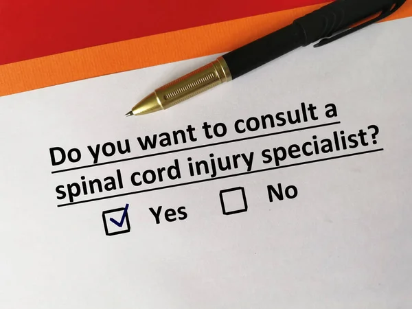 Una Persona Está Respondiendo Pregunta Sobre Especialista Médico Necesita Consultar — Foto de Stock