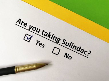 Bir kişi soruya cevap veriyor. Kükürt alıyor..