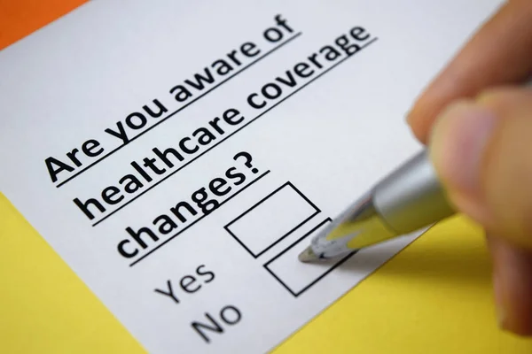 Person Answering Question Healthcare Coverage Changes — Stock Photo, Image