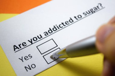 Bir insan şeker bağımlılığı ile ilgili soruya cevap veriyor..