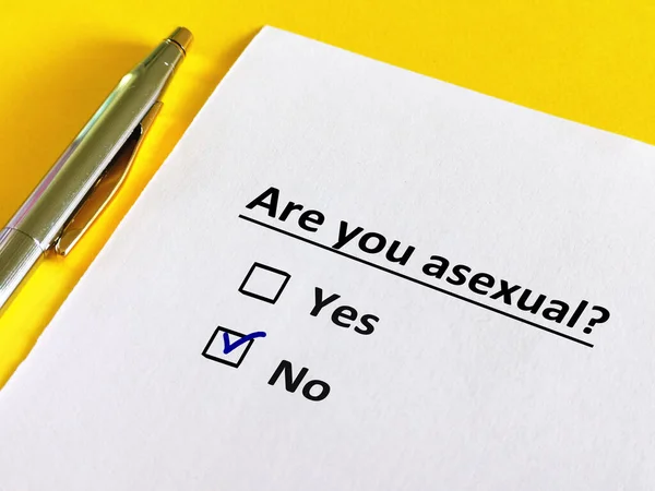Una Persona Está Respondiendo Una Pregunta Sobre Orientación Sexual Asexual — Foto de Stock