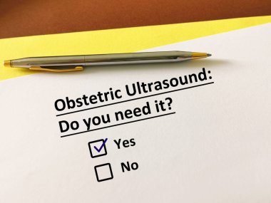 Bir kişi radyolojiyle ilgili soruya cevap veriyor. Doğum sonrası ultrasona ihtiyacı olduğunu düşünüyor..