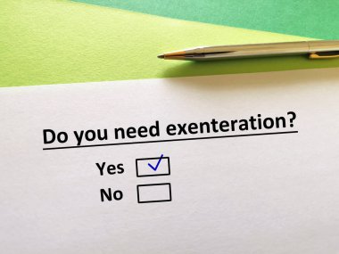 Bir kişi soruya cevap veriyor. İhtiyacı var 