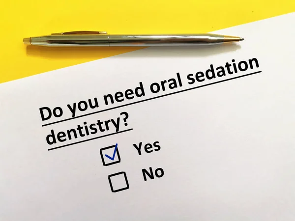 Una Persona Está Respondiendo Una Pregunta Sobre Procedimiento Dental Necesita — Foto de Stock