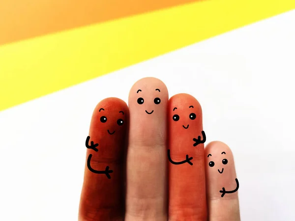 Четыре Пальца Украшены Четырьмя Людьми Разных Стран Счастливы — стоковое фото
