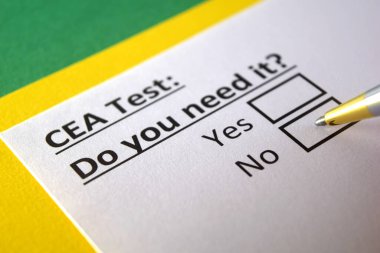 Bir kişi CEA testi ile ilgili soruya cevap veriyor..