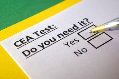 Bir kişi CEA testi ile ilgili soruya cevap veriyor..