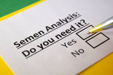 Bir kişi sperm analizi ile ilgili soruya cevap veriyor..