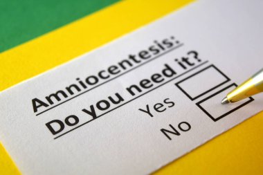 Bir kişi amniyosentez ile ilgili soruya cevap veriyor..