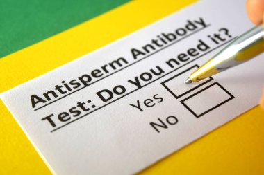 Bir kişi, antisperm antikor testi ile ilgili soruya cevap veriyor..