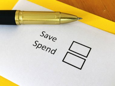 Biriktirme ya da harcama ile ilgili soruya bir kişi cevap veriyor.