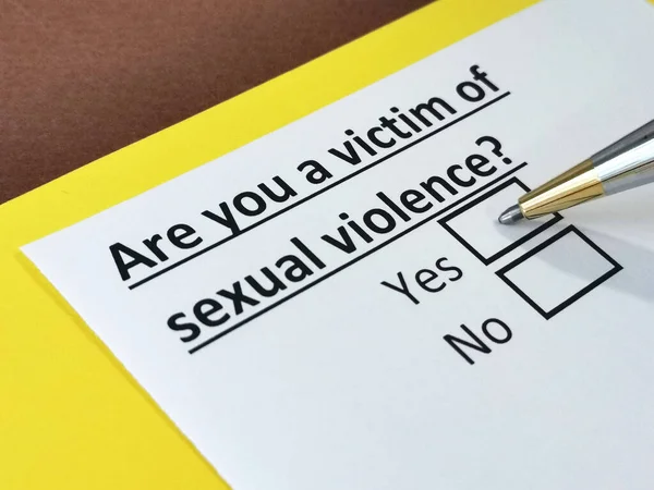 Una Persona Está Respondiendo Una Pregunta Sobre Violencia Sexual — Foto de Stock