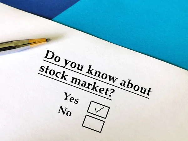 One Person Answering Question Finance Knows Stock Market — Zdjęcie stockowe