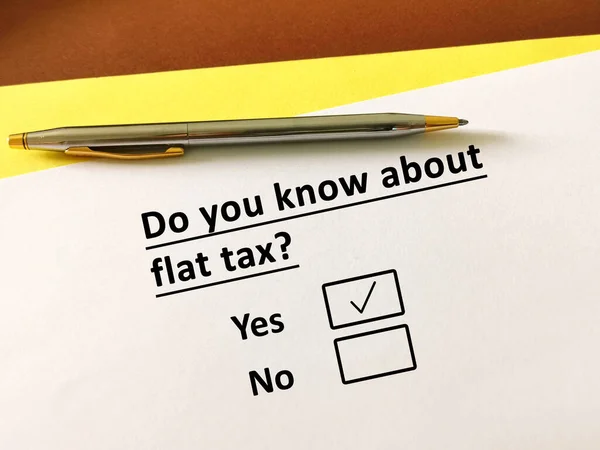 Jedna Osoba Odpowiada Pytanie Podatki Wie Podatkach — Zdjęcie stockowe