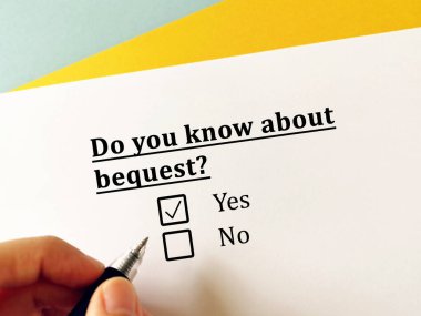 Bir kişi son vasiyetnameyle ilgili soruya cevap veriyor. Mirası o bilir.