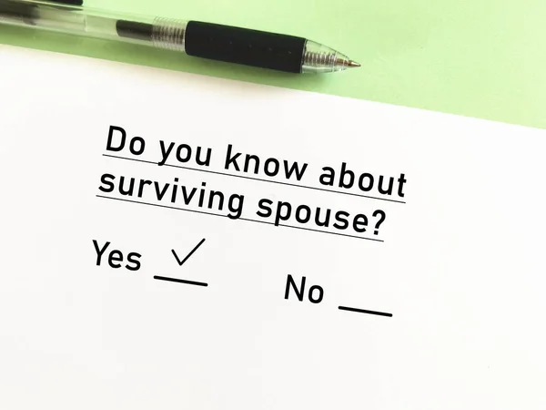 One Person Answering Question Last Ows Surviving Spouse — Stock Photo, Image