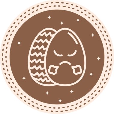 Bir Paskalya yumurtası kızgın bir yüz, çatık kaşlar ve geniş bir kaşla süslenir ve başka bir süslü yumurtanın yanında durur..