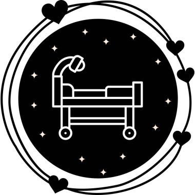 Süslü kalplerle çevrili basit bir bebek beşiği.