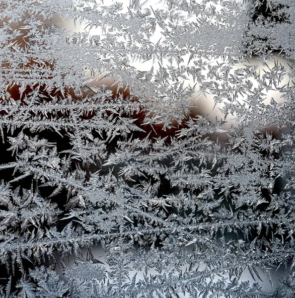 Fantastyczny Wzór Mrozu Zimowym Oknie Tekstura Wzorów Mrozu Dendrytyczna Struktura — Zdjęcie stockowe