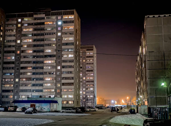 Edificios Residenciales Varios Pisos Chelyabinsk Una Noche Invierno Rusia Sur —  Fotos de Stock