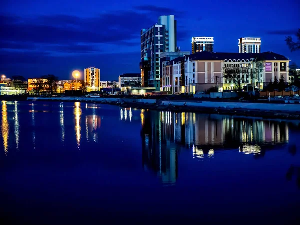 Rusya Nın Güney Urallar Bölgesindeki Chelyabinsk Şehrindeki Miass Nehri Nin — Stok fotoğraf