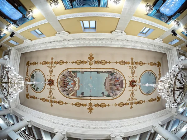 Потолок Над Фойе Театра Оперы Балета Втором Этаже Столицы Колонн — стоковое фото